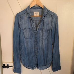 ABERCROMBIE & FITCH Soft Chambray Button Down